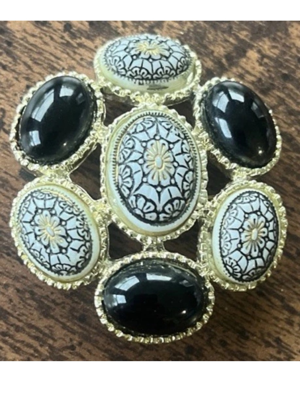 Vintage Black & White Cameo Style Brooch Gold Tone Floral Oval Cabochon Pin
